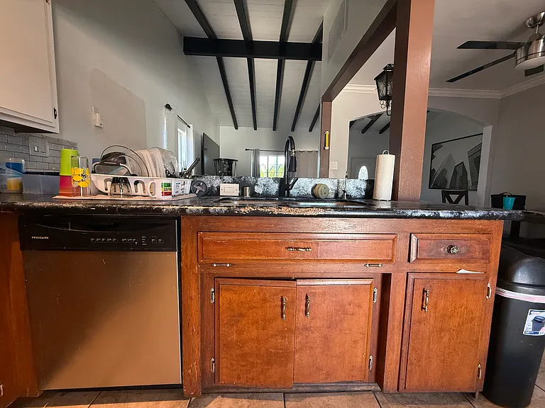 2416 S San Antonio Ave — Photo 9