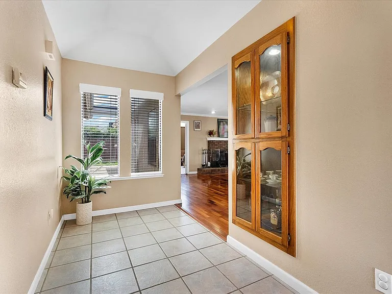 285 W Ash Ave — Photo 2