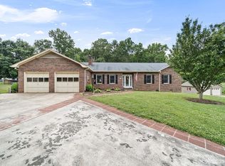 209 Timber Ridge Dr, Lenoir, NC 28645