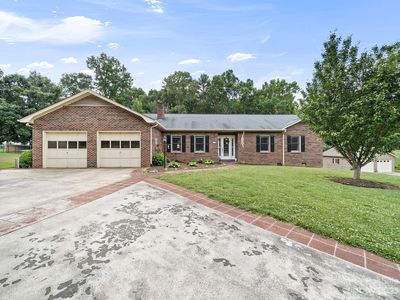 209 Timber Ridge Dr, Lenoir, NC, 28645