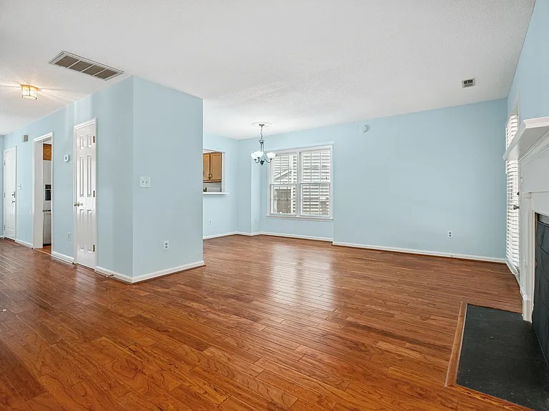 128 Shady Spring Pl — Photo 4