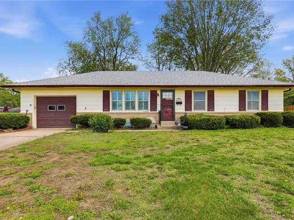 405 W College St, Odessa, MO 64076