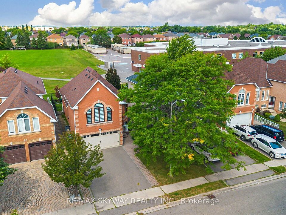 1st image of 25 Woodcreek Dr