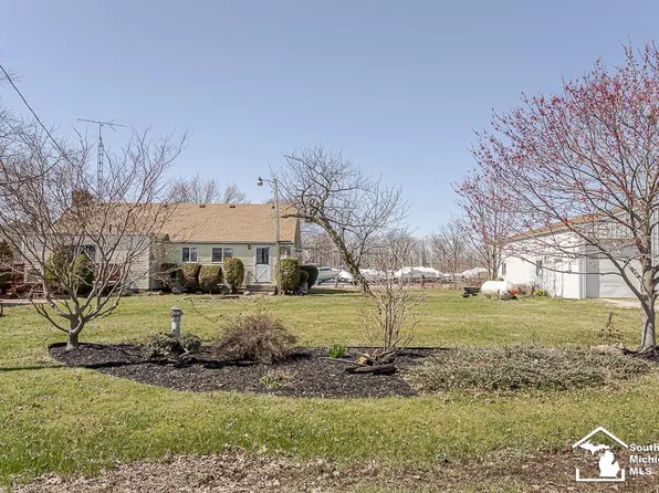 7109 Iroquois St, Erie, MI 48133