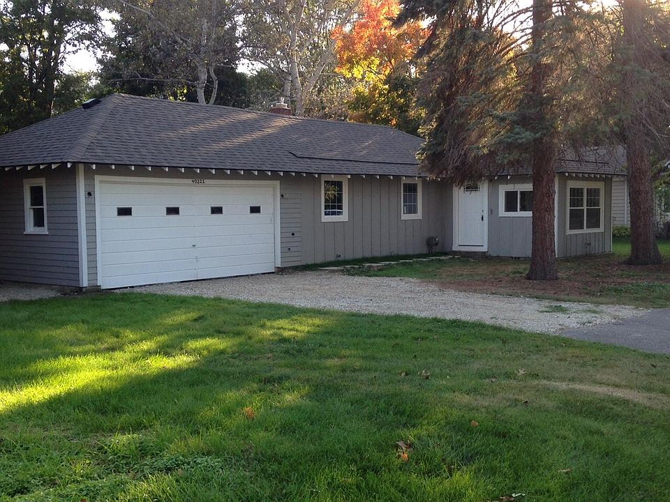 1st image of 40321 Gilbert St