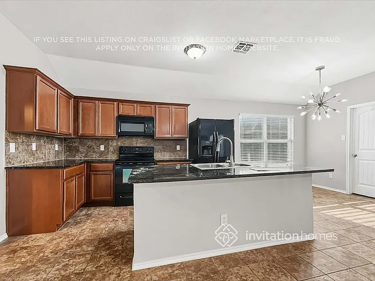 313 Eastland Ct — Photo 11