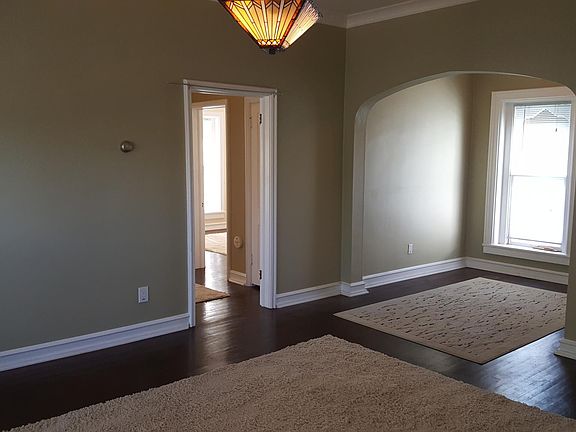 4th image of 303 E Walnut St APT 4