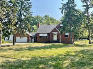 6447 Crossview Rd, Seven Hills, OH 44131