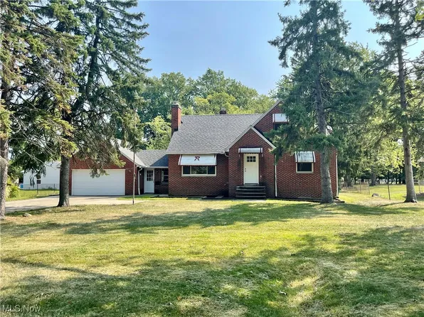 6447 Crossview Rd, Seven Hills, OH 44131