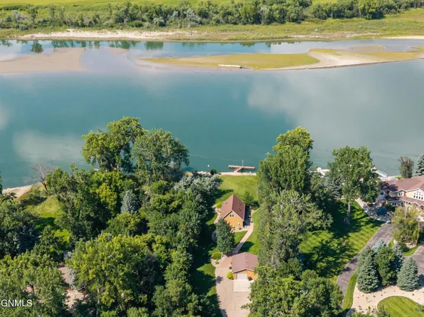 9424 Sibley Dr, Bismarck, ND 58504