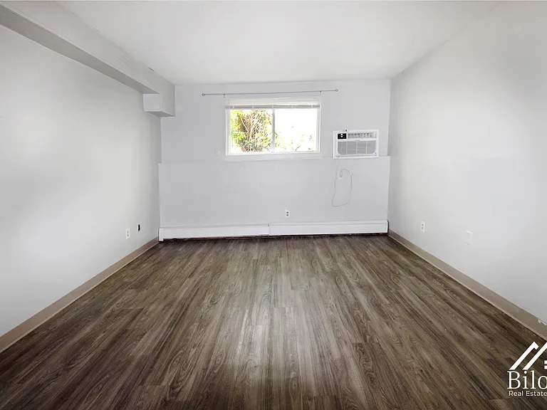 1250 South Broadway — Photo 7