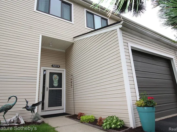 5874 Shore Ct, Clarkston, MI 48346