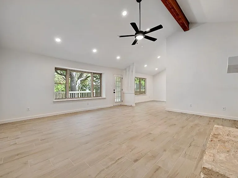 1714 Kimmerling Ln — Photo 6