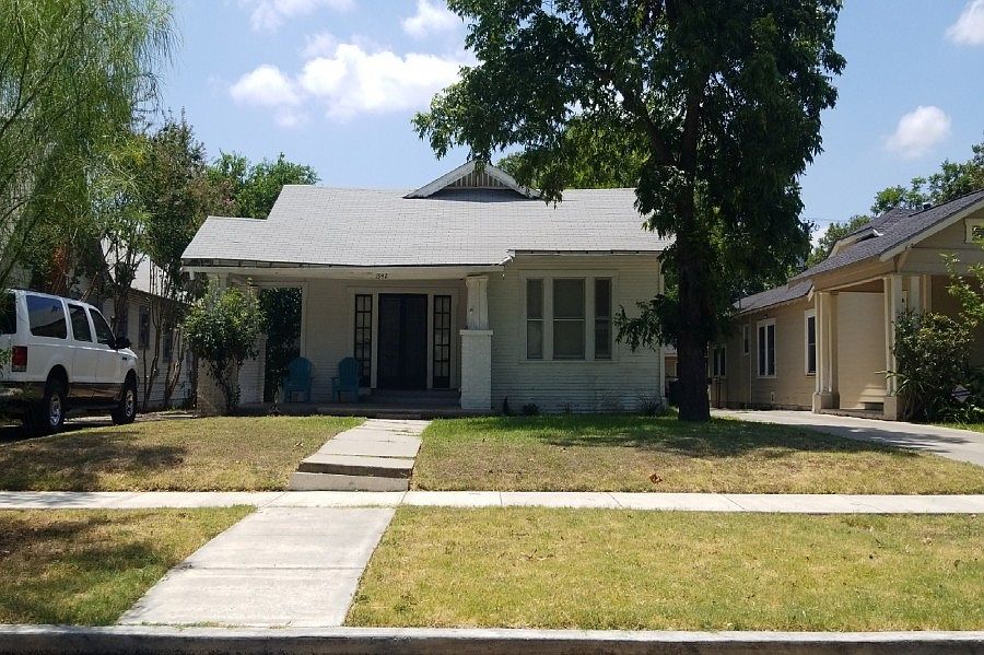 1st image of 1942 W Magnolia Ave