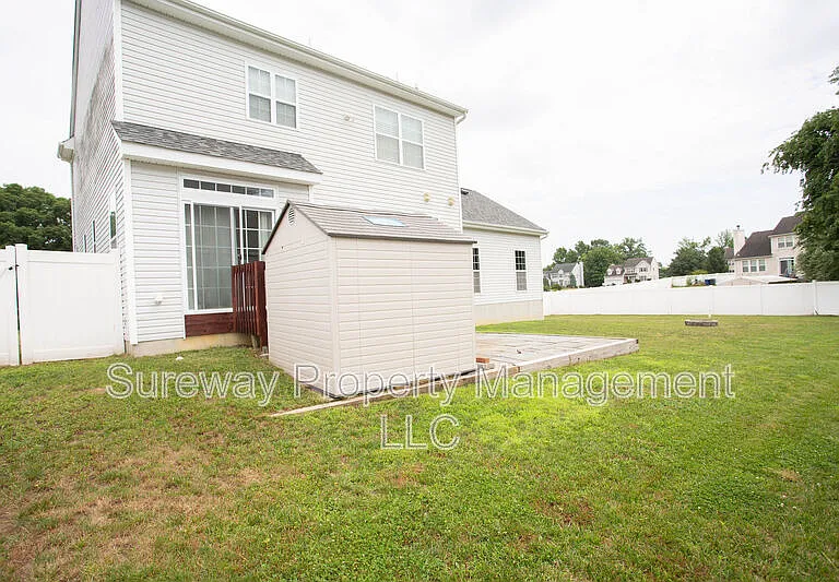 1 Tweentown Close — Photo 40
