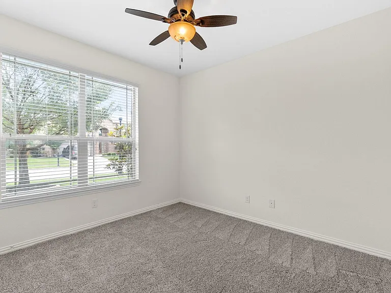 1705 Medina Ln — Photo 22