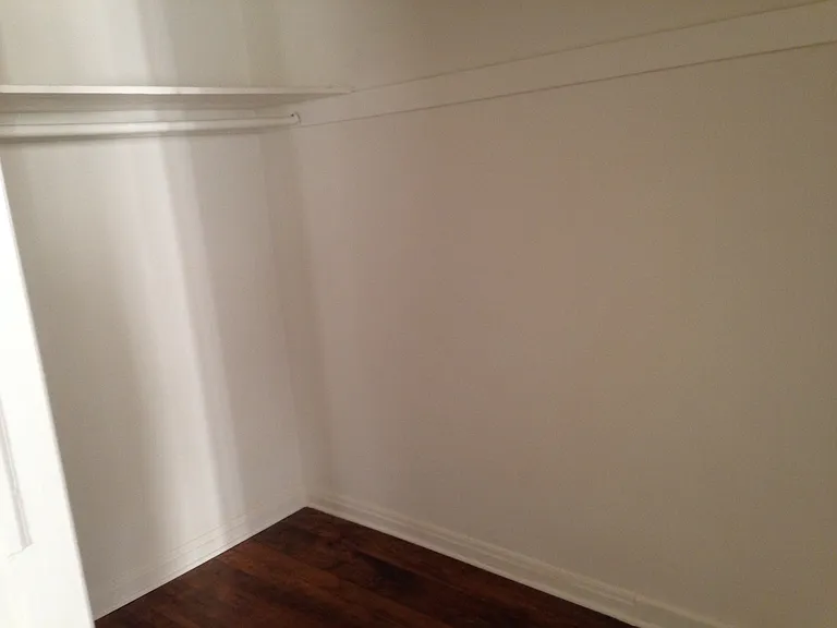 554 S Hobart Blvd #203 — Photo 8
