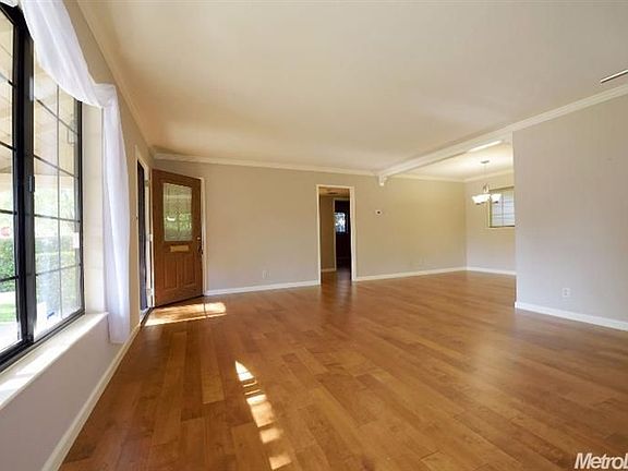 4th image of 6005 Parkoaks Dr
