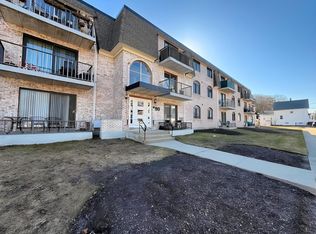 80 High St APT 101, Dedham, MA 02026