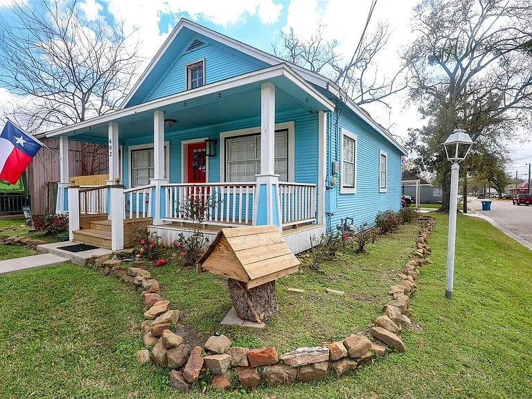 602 Higgins St — Photo 1