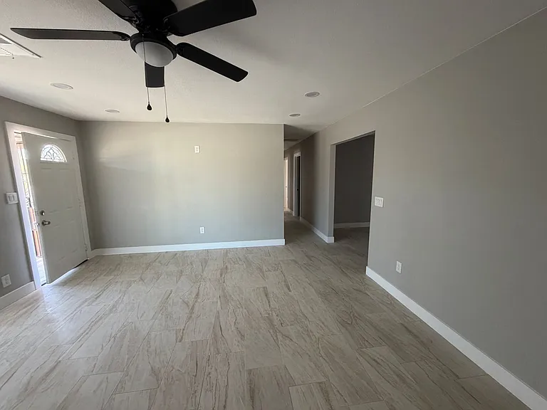 2501 W Sweetwater Ave — Photo 7