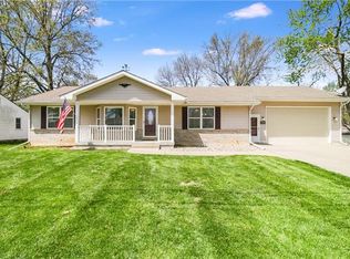 702 S Clinton St, Oak Grove, MO 64075