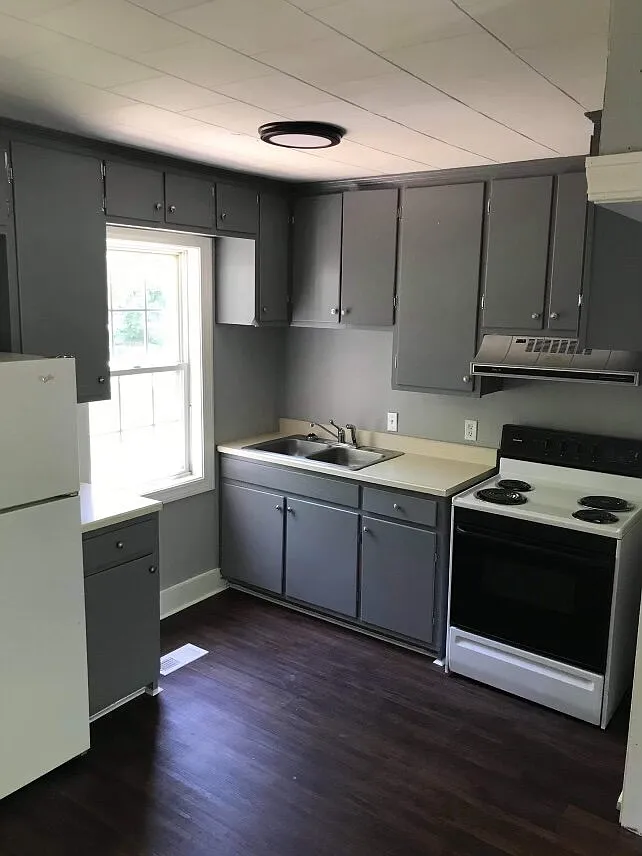 2 bed, 1.0 bath, $800 — Photo 3