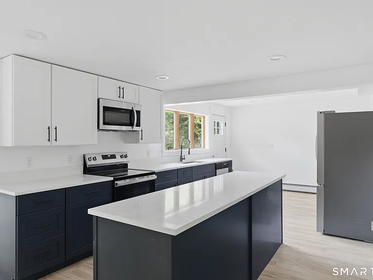 765 Norwich Ave — Photo 15