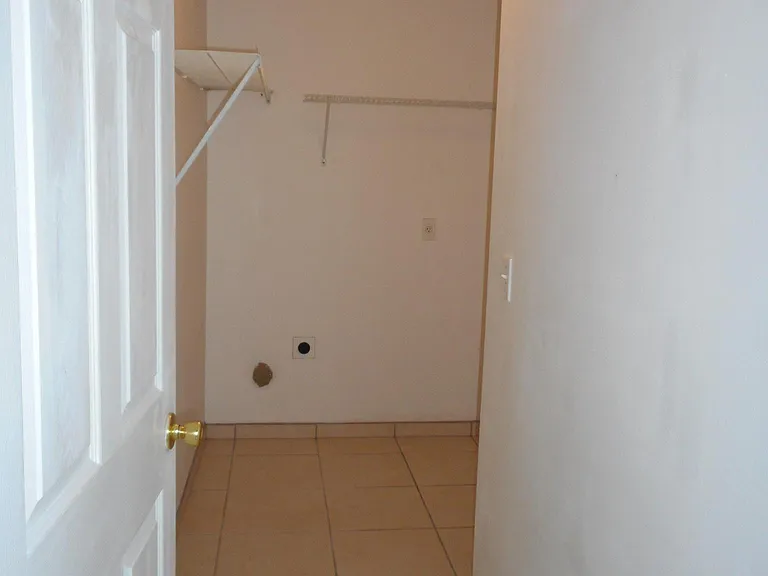 2219 Justin Ave — Photo 19