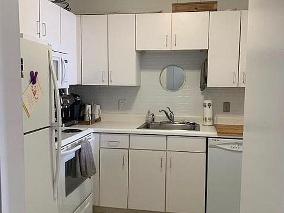 3rd image of 1212 N Lasalle St #1707