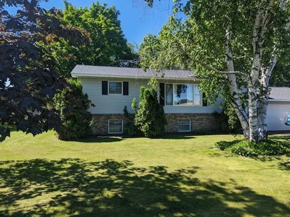 140 8th Ave, Clear Lake, WI 54005