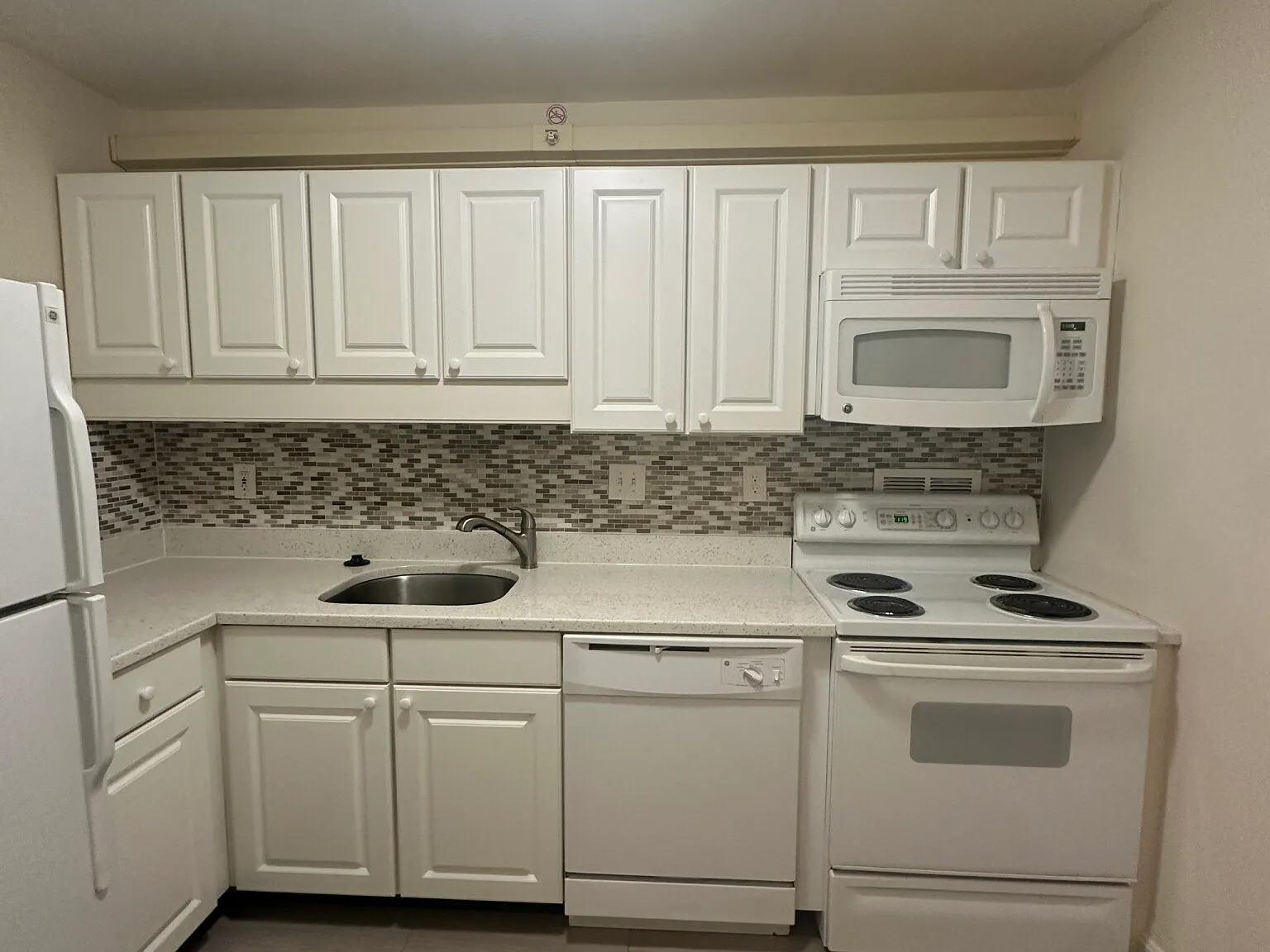 1 bed, 1.0 bath, $3,400 — Photo 2