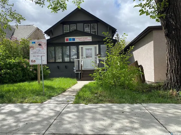 3033 Dewdney AVENUE, Regina, SK S4Y 0Y3