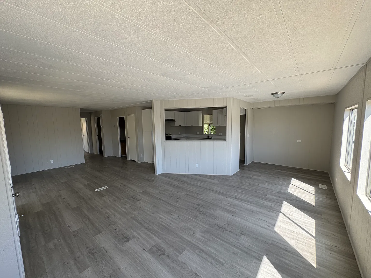 2 bed, 2.0 bath, 1152 sqft, $3,300 — Photo 2