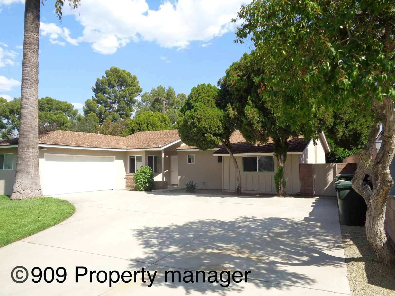 1338 Grove Ave — Photo 2