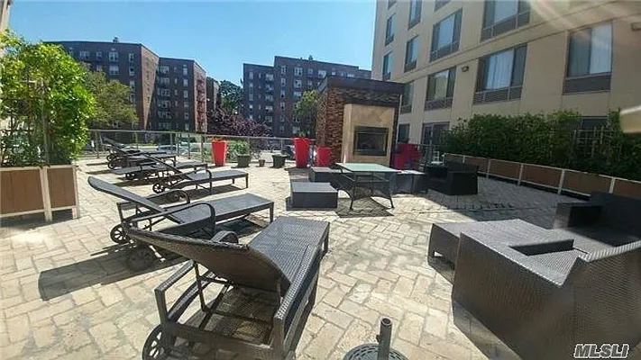 Sold by Hudson Real Estate International LLC | media 7