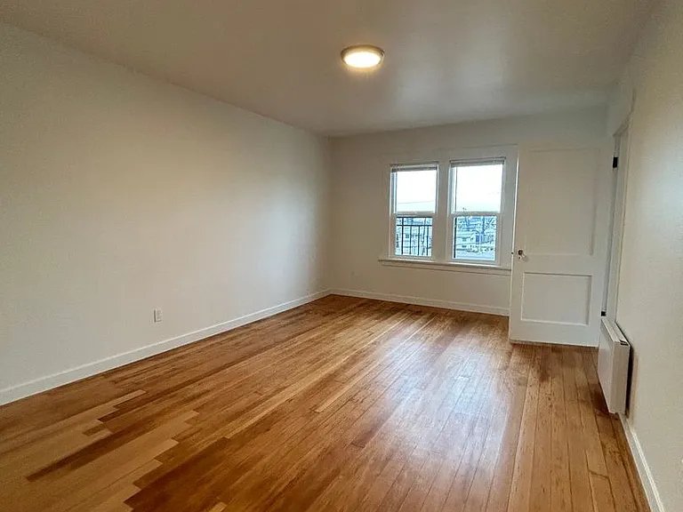 1223 W Nickerson St — Photo 7