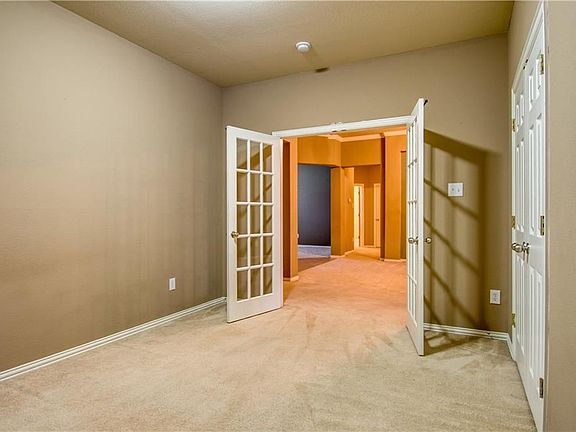 5th image of 3816 Sevenoaks Dr