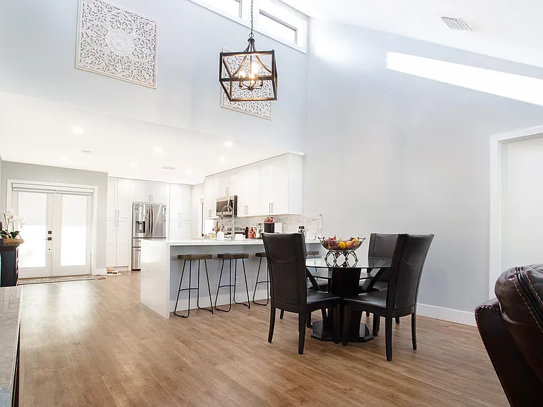 10048 SW 16th St — Photo 17