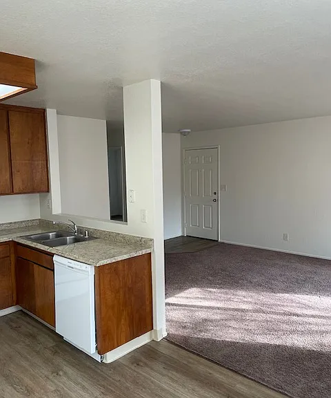600 Mission Blvd #10 — Photo 2