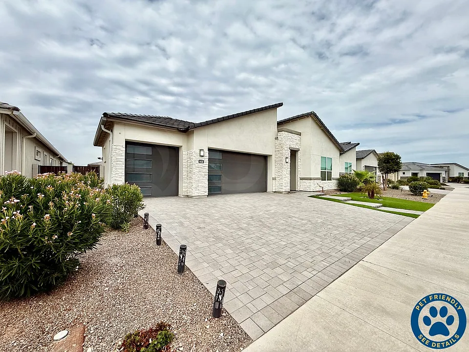 10438 W Salter Dr