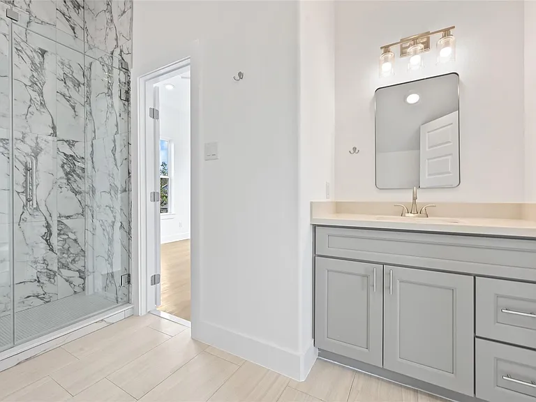 4602 Clay St #B — Photo 8