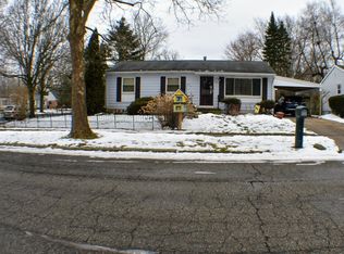 401 Dadson Dr, Lansing, MI 48911