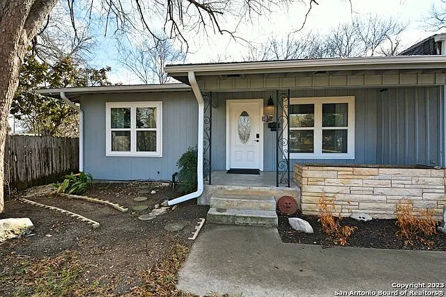 571 W Merriweather St — Photo 3