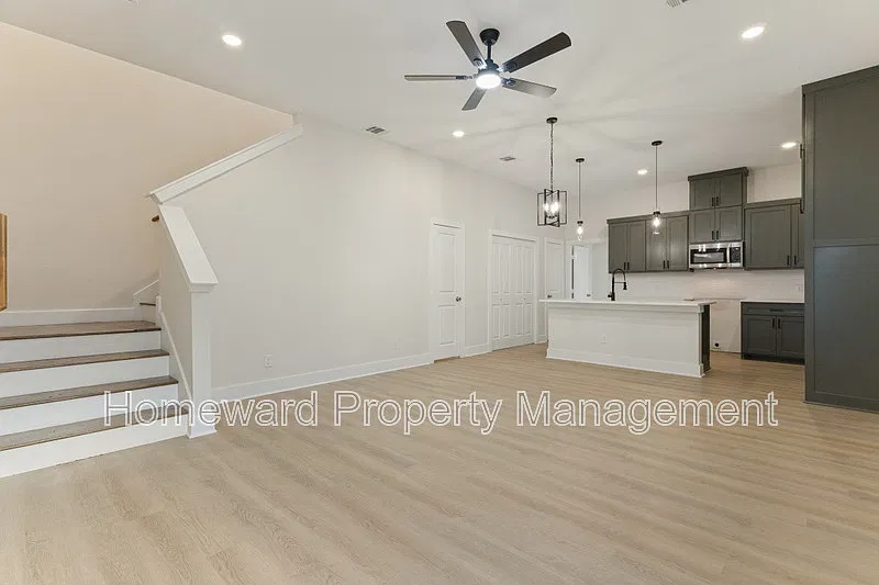 4 bed, 2.5 bath, 1744 sqft, $2,100 — Photo 2