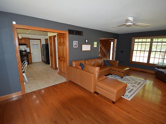 3rd image of 116 Carriage Park Dr