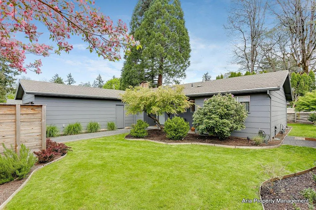 Building Photo - 6770 SW Oakwood Dr