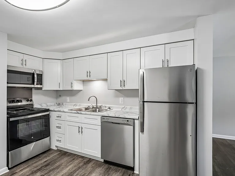Roberts Park Apartments — Photo 26