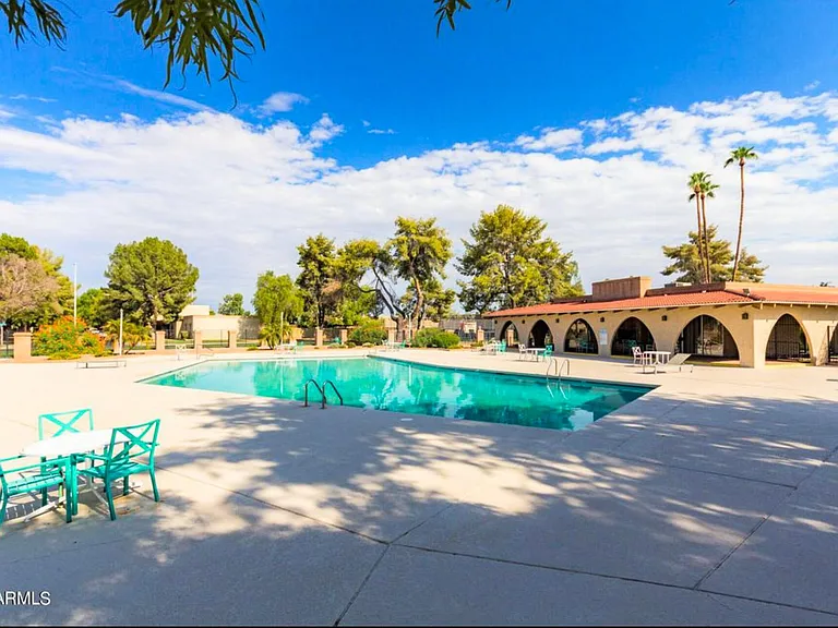 Pool with clubhouse a 5 minute walk.