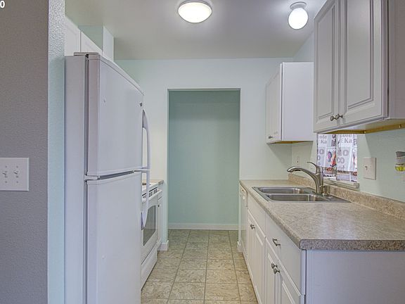 5th image of 1639 Bowmont Ave